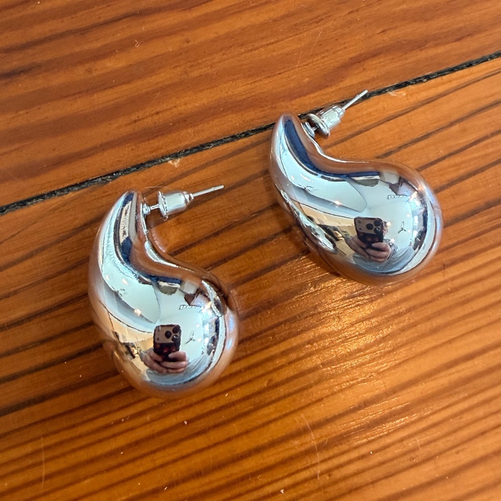 NWT Cider Silver Teardrop Silver Mirror Earrings
